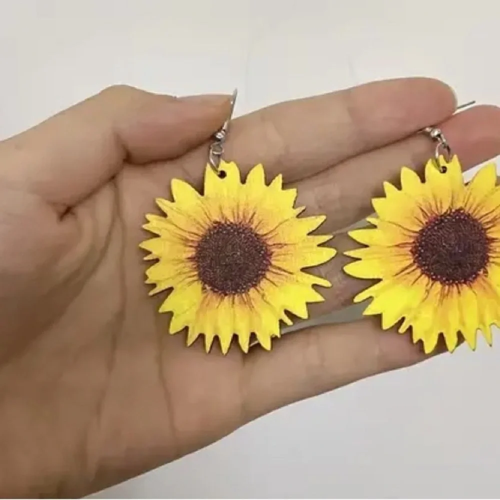 EARRINGS: Dangling Sunflower Pattern Wooden, NWOT
